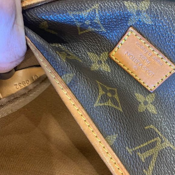 Authentic Louis Vuitton Saumar - Picture 8 of 8